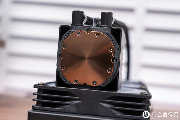 紧凑中塔新范式，酷冷 MasterFrame 500 Mesh 装机展示