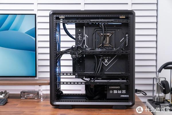 紧凑中塔新范式，酷冷 MasterFrame 500 Mesh 装机展示