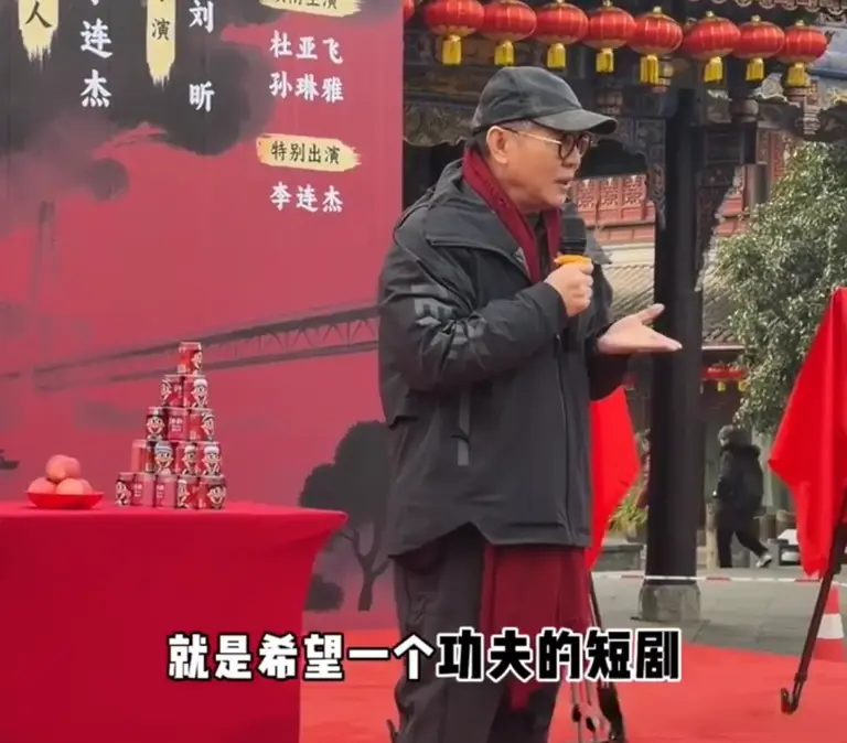 《镖人》还在热映，李连杰转身拍了短剧，他算是活明白了