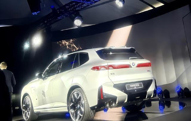 全新一代宝马X5曝光，还能成为“公路之王”吗？