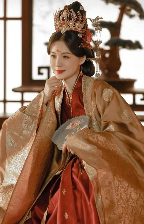 为什么《逐玉》能火？不仅因为张凌赫，更因一个出场3分钟的女人