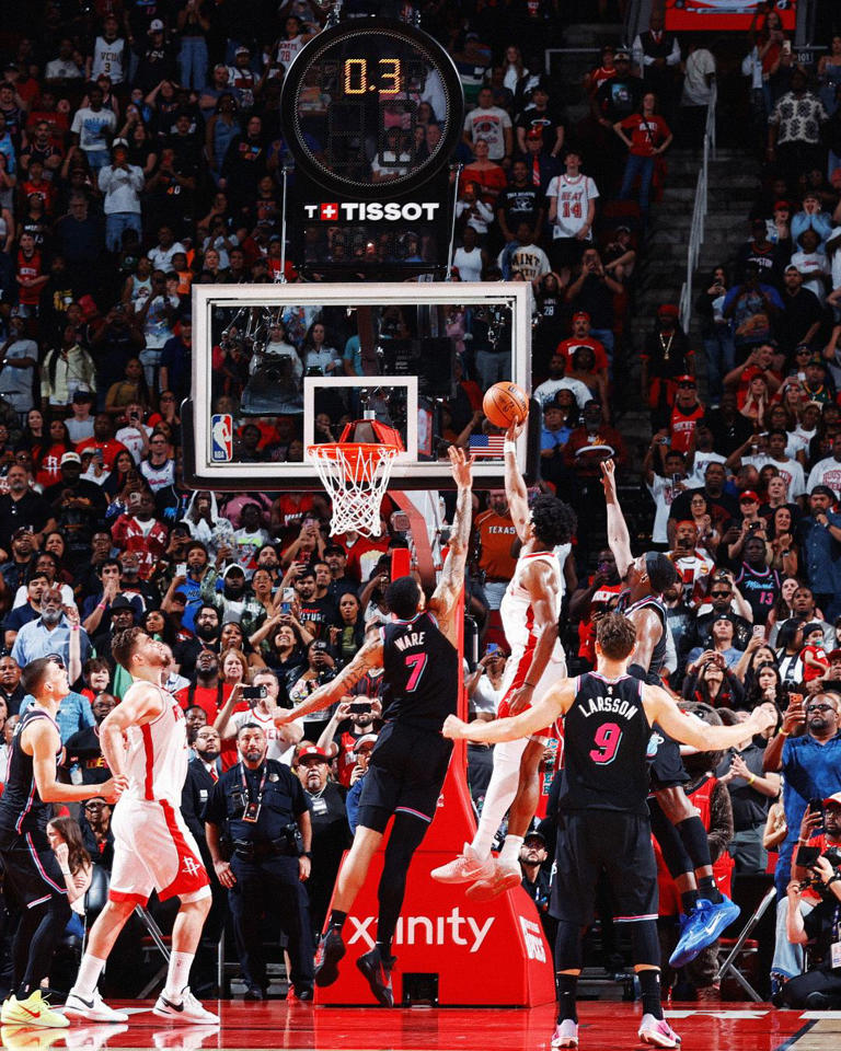 石破天惊!NBA官方晒阿门今日补篮绝杀热火的定格瞬间