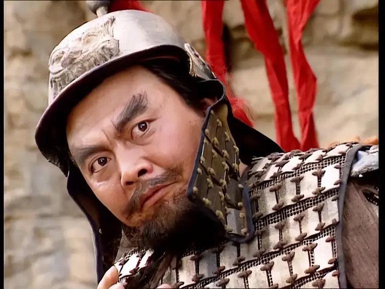 从战神到戏精：《逐玉》武安侯的雉鸡翎，为何飘不起武将的风骨?