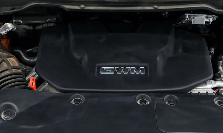 家用越野SUV怎么选？9AT、2.0T+插混系统，8.25L油耗比瑞虎9省油