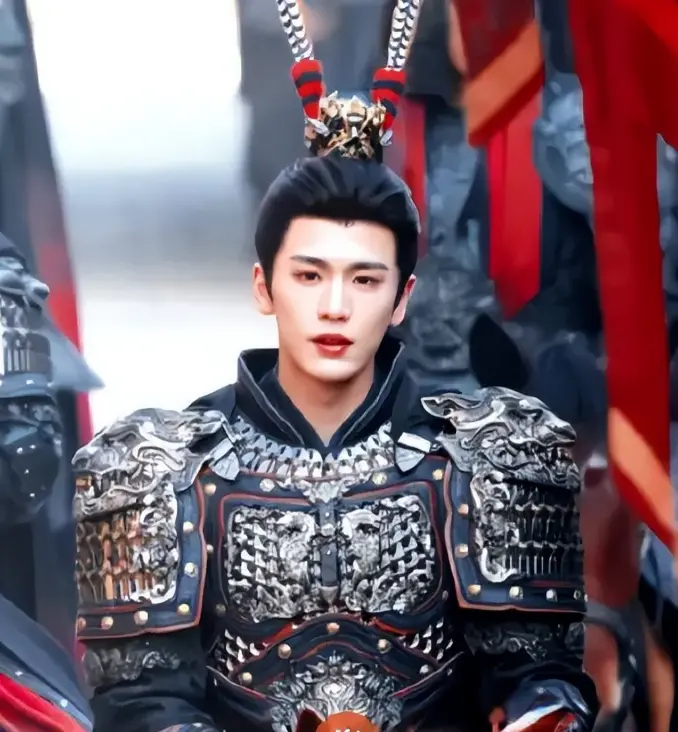 继央视之后，官方再点张凌赫“粉底液将军”，《逐玉》这下真红了