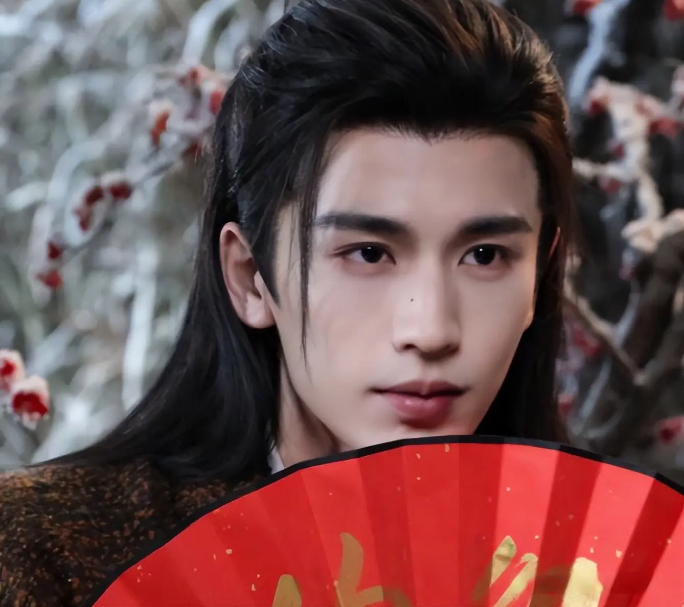 继央视之后，官方再点张凌赫“粉底液将军”，《逐玉》这下真红了