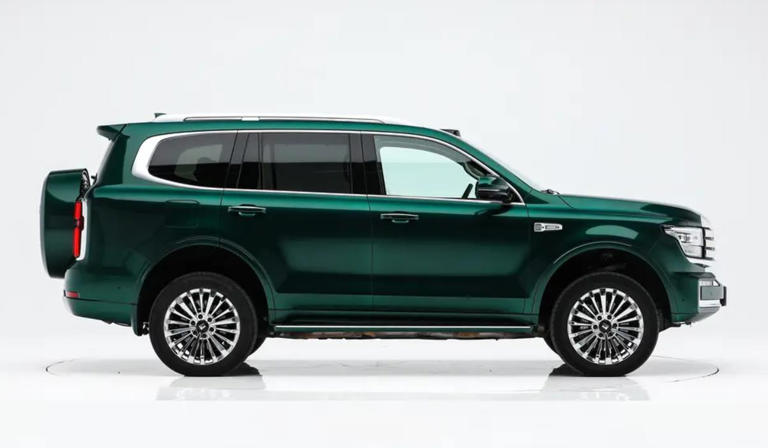 家用越野SUV怎么选？9AT、2.0T+插混系统，8.25L油耗比瑞虎9省油