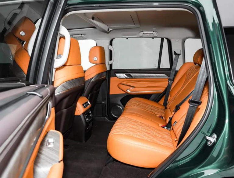 家用越野SUV怎么选？9AT、2.0T+插混系统，8.25L油耗比瑞虎9省油