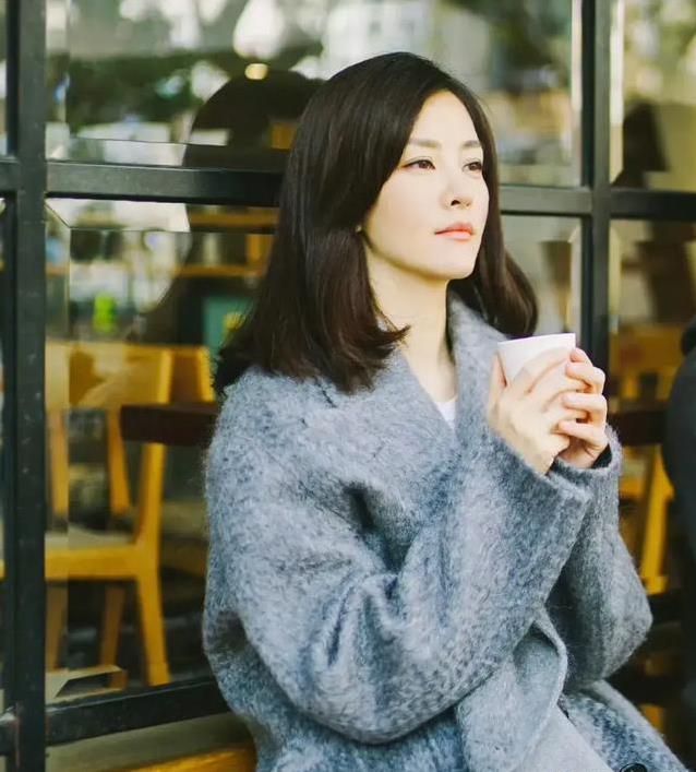 48岁刘孜近况曝光! 闪婚嫁给富豪杨泓生一子，如今婚姻生活很幸福