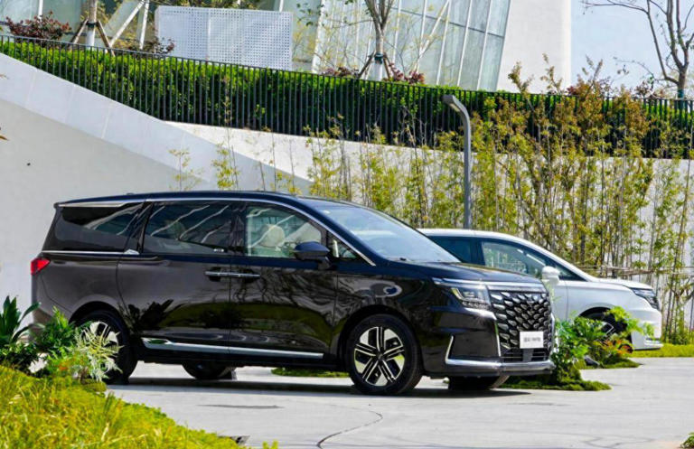 普通家庭也能轻松入手的豪华MPV！瑞风RF8悦享系列上市17.69万起