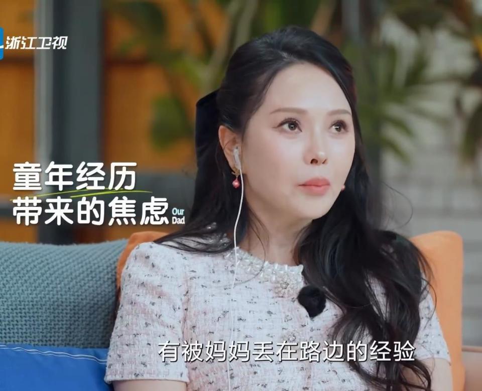 伊能静自曝送恩利上幼儿园陪读了15天，童年曾有被母亲丢在路边的经历