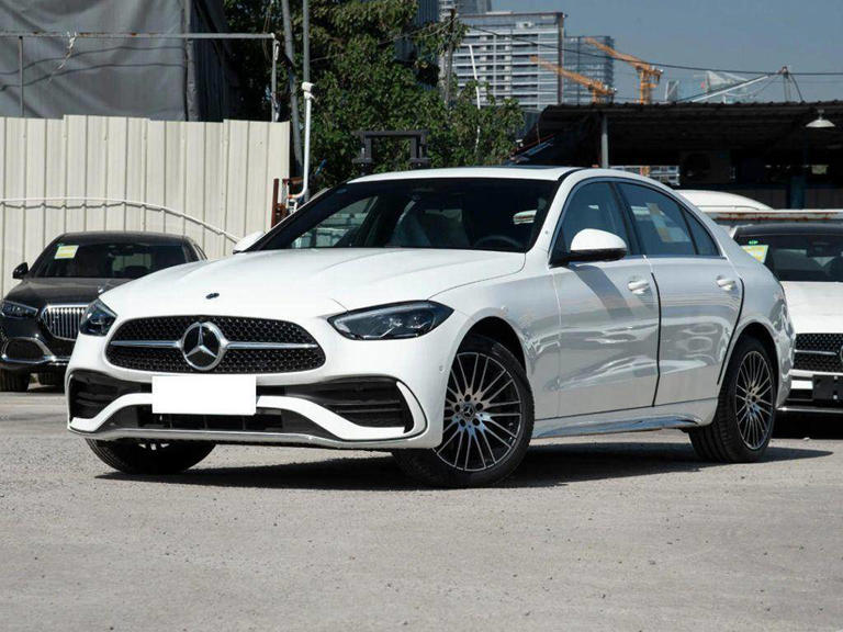 直降10万！奔驰C级杀入20万区间，现在真是入手的好时机吗？