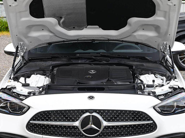 直降10万！奔驰C级杀入20万区间，现在真是入手的好时机吗？