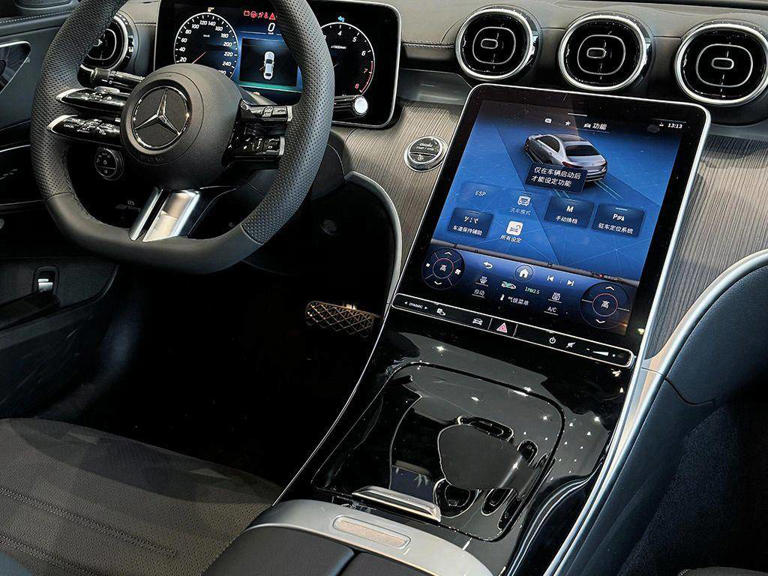 直降10万！奔驰C级杀入20万区间，现在真是入手的好时机吗？