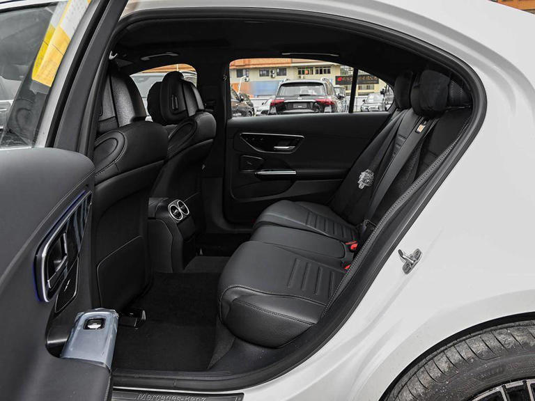 直降10万！奔驰C级杀入20万区间，现在真是入手的好时机吗？