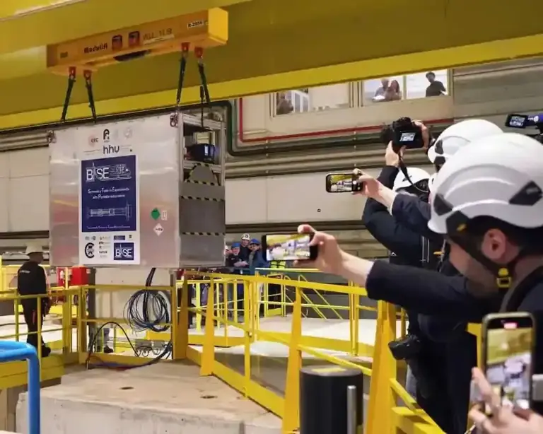 人类史上首次！卡车成功运输反物质