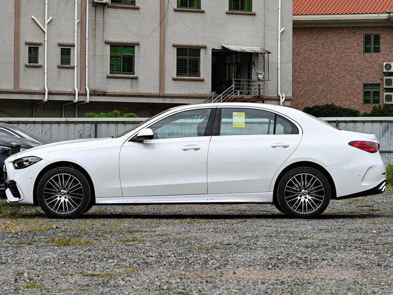 直降10万！奔驰C级杀入20万区间，现在真是入手的好时机吗？