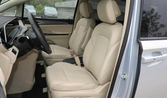 别克GL8陆尚舒适DG版上市！门槛再下探，为走量而来？