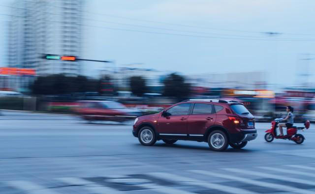 等红灯挂D挡还是N挡？别瞎争论了，分车型来才不伤车