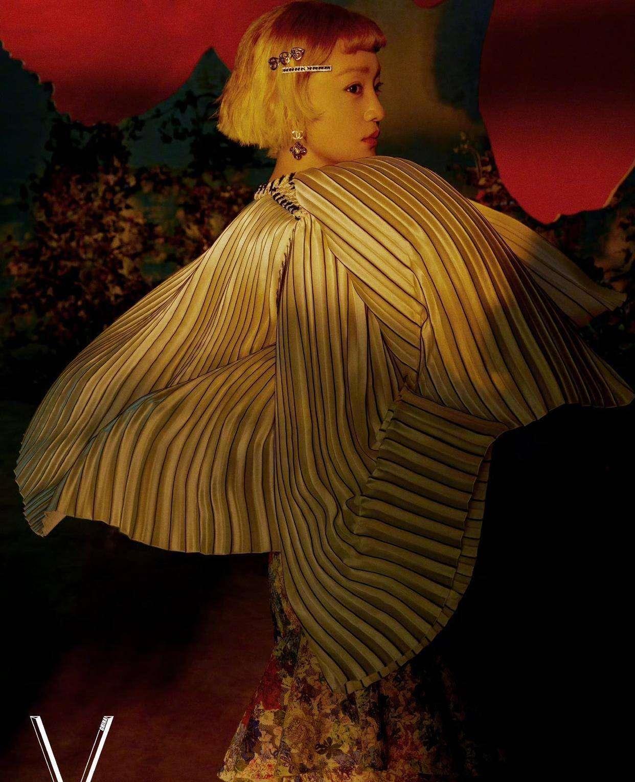 周迅新造型惊艳全网！金发齐刘海重现经典银幕形象，网友：梦回青春