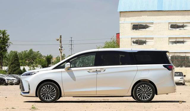 别克GL8陆尚舒适DG版上市！门槛再下探，为走量而来？