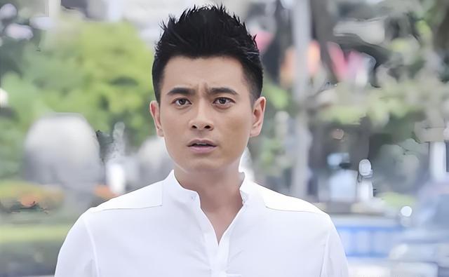 49岁陈龙近况曝光！娶美女章龄之生两子，如今婚姻幸福成人生赢家