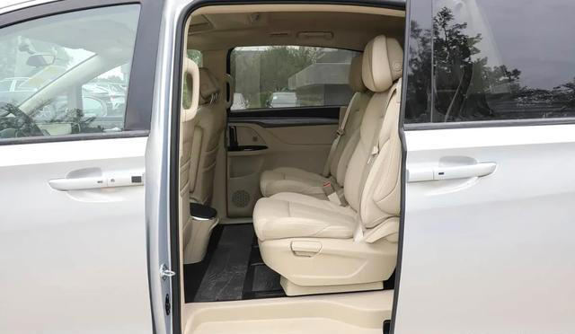 别克GL8陆尚舒适DG版上市！门槛再下探，为走量而来？