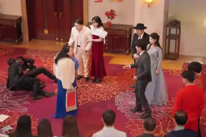 裁员90%！横店死成坟？短剧暴雷真相：AI没杀人，是你玩死自己！