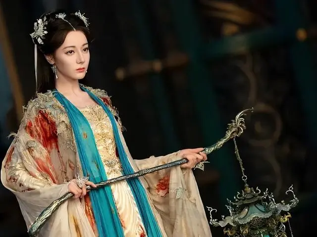 收手吧！“资本家的丑儿”，长相平平演技欠佳，难怪观众不买账