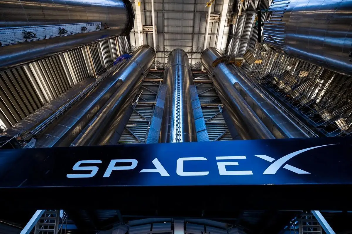 美国航天业敲响警钟? 出乎马斯克的预料，SpaceX上市前夜，星链一颗卫星突然失联?