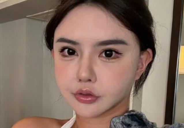 baby参加品牌线下活动，现场合影照曝光，落得如今境地令人唏嘘