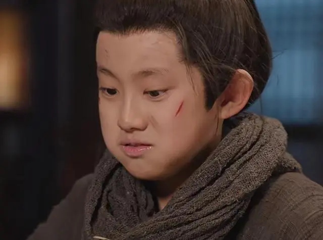 一个强行扮嫩，一个嘴歪，两人毁掉 40 集大剧，迪丽热巴也救不了