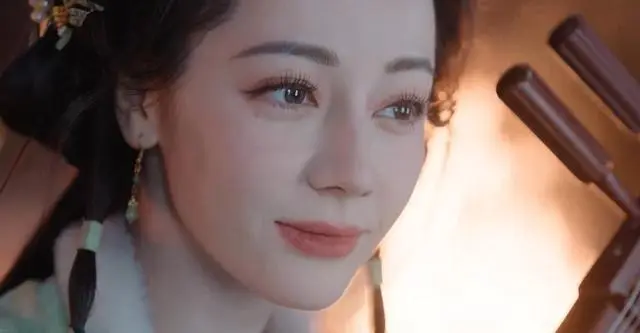 一个强行扮嫩，一个嘴歪，两人毁掉 40 集大剧，迪丽热巴也救不了