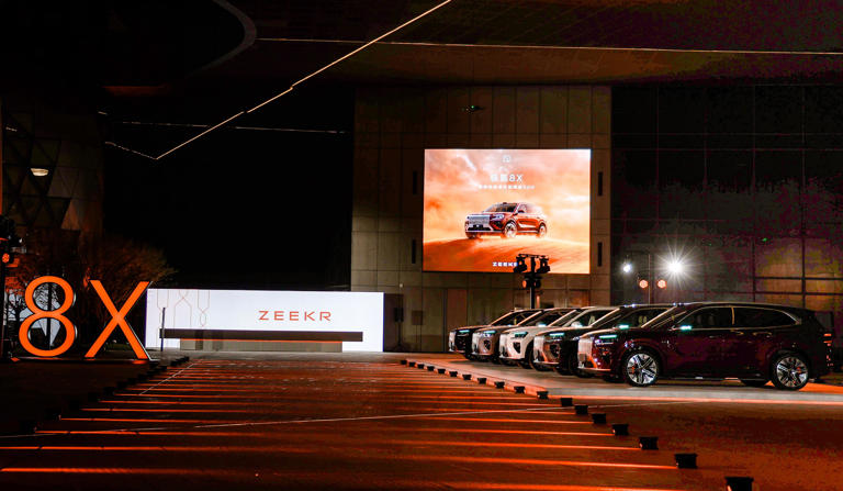 37.68万元起的极氪8X：不只有2.96秒破百，更有有温度的豪华