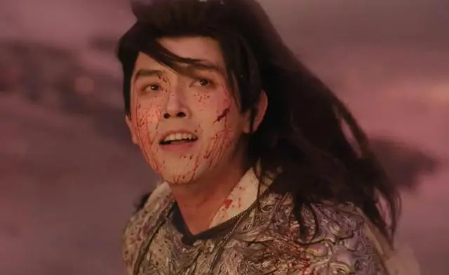 一个强行扮嫩，一个嘴歪，两人毁掉 40 集大剧，迪丽热巴也救不了