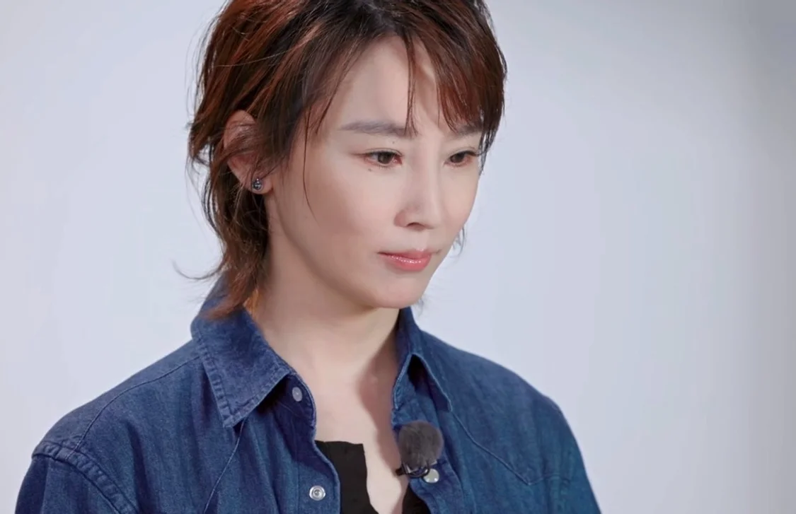 这届《浪姐》还没开播，女星们的一通电话撕开了娱乐圈的遮羞布