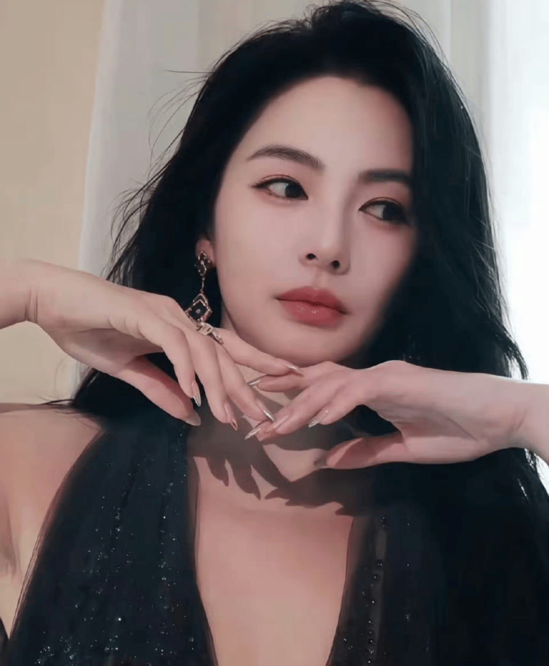 张雨绮直播失控引热议