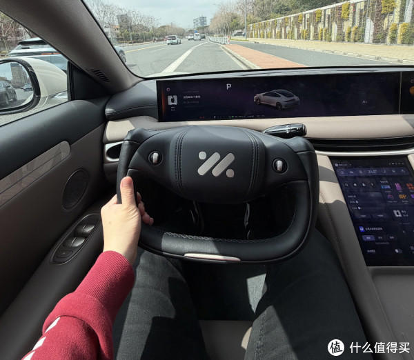 智己L6：20万级国产轿跑，值不值得买？