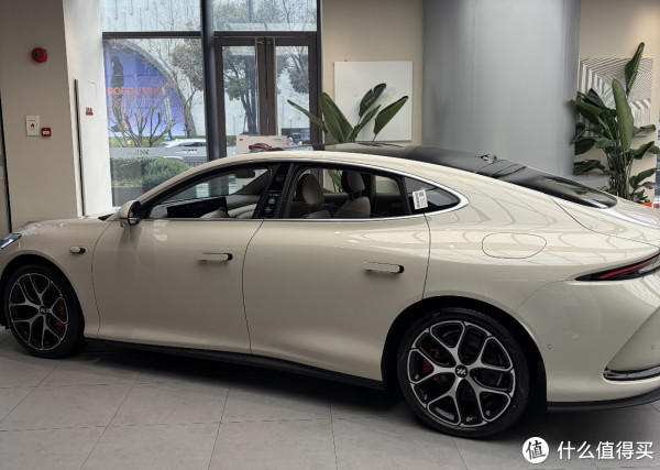 智己L6：20万级国产轿跑，值不值得买？