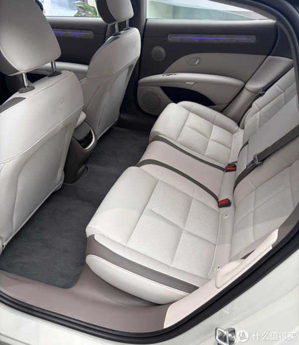 智己L6：20万级国产轿跑，值不值得买？