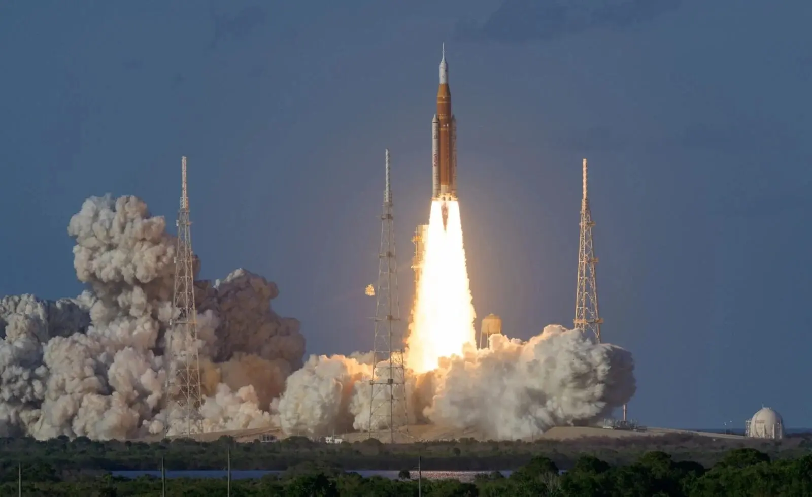 美国国家航空航天局（NASA）阿耳忒弥斯2号任务成功发射