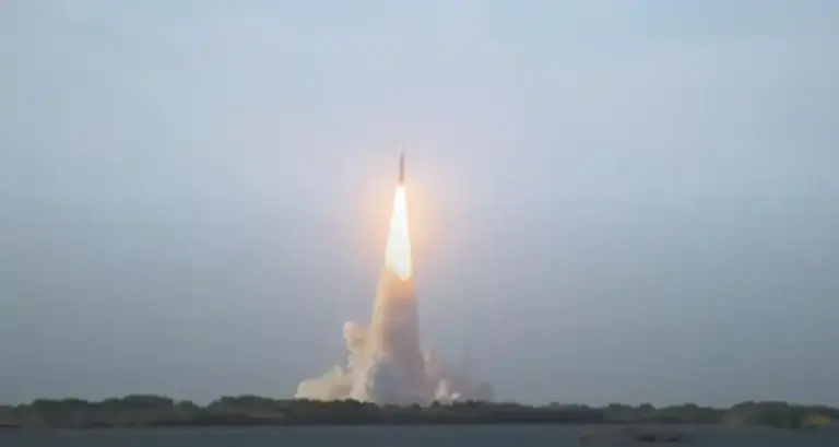 美50多年来首次载人飞向月球，升空51分钟，宇航员一度与地面失联