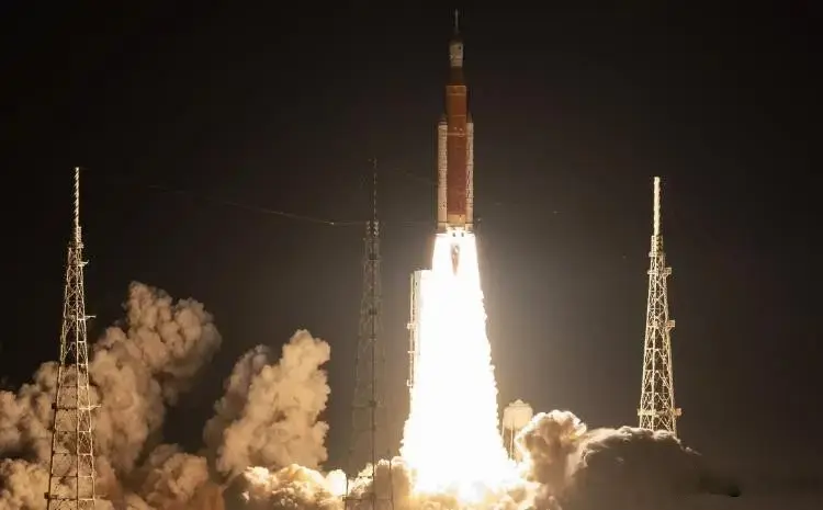 美50多年来首次载人飞向月球，升空51分钟，宇航员一度与地面失联