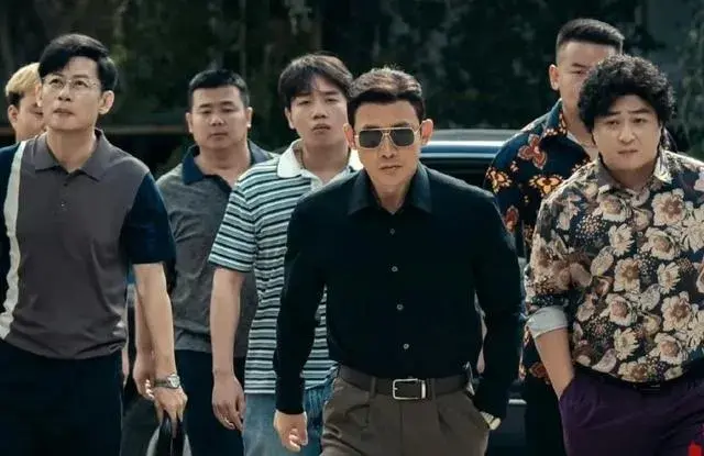 晚18点，腾讯16集悬疑剧来袭！首播4集，预告一出就知这剧要爆