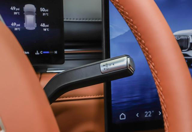 国产SUV之光，轴距2820mm，5座／7座布局，标配2.0T四缸+8AT变速箱