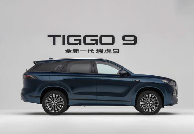 国产SUV之光，轴距2820mm，5座／7座布局，标配2.0T四缸+8AT变速箱