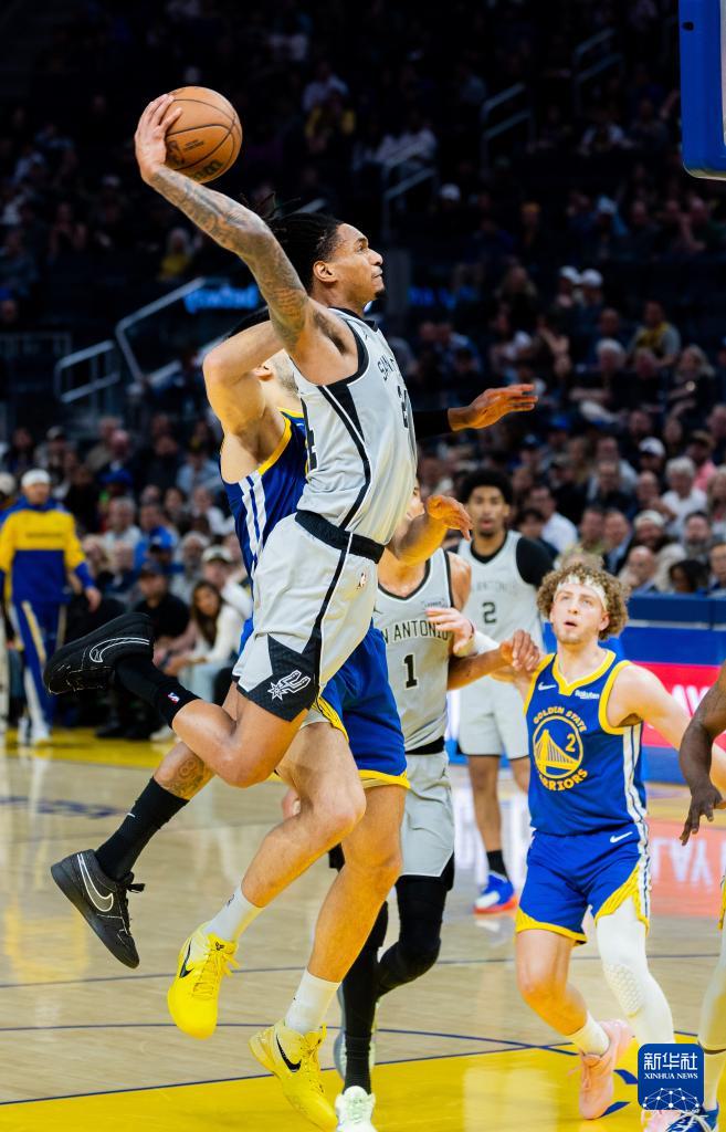 篮球——NBA常规赛：勇士不敌马刺