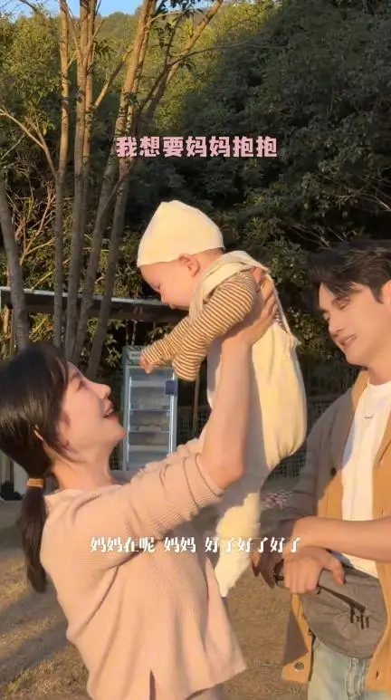 最近演员张檬在社交平台聊起自己的育儿日常，回应了网友关心的“孩子不跟自己睡”的话题，还聊到备孕和母乳喂养的计划，很快引发了不少讨论。   很多人对张檬的印象还停留在早年的影视剧，2011年《夏家三千金》播出后拿下省级卫视收视冠军，也让她被