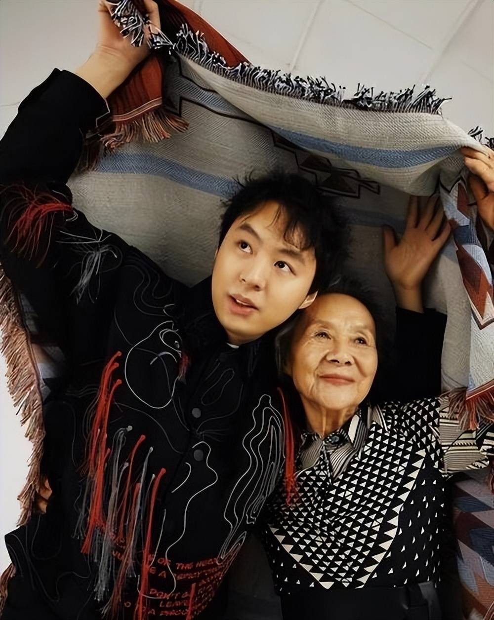 ����δ�ؾͷ��ϣ�87������歶��ӱ�����ΨһŮ��ȴ���ӹ���18��