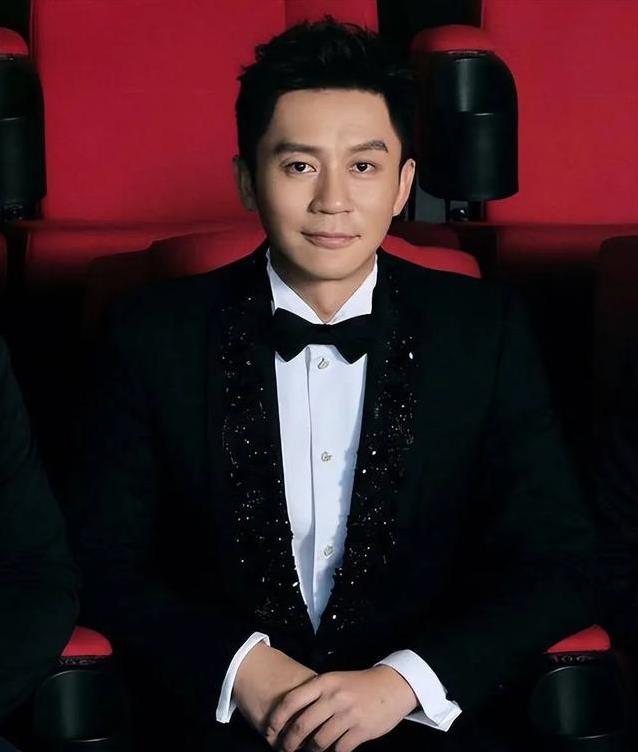 李晨十年坚守跑男，从硬汉演员到综艺常驻，究竟值不值?